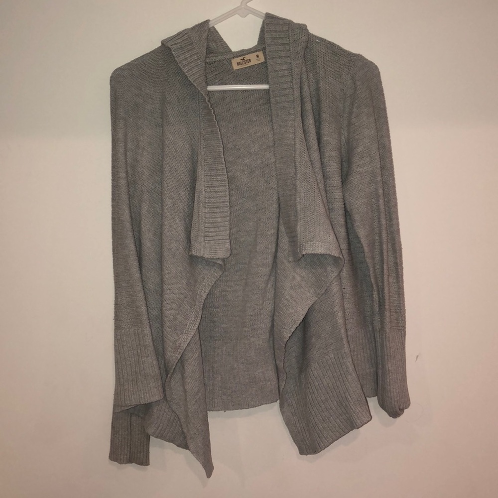 lighter grey cardigan, knitted